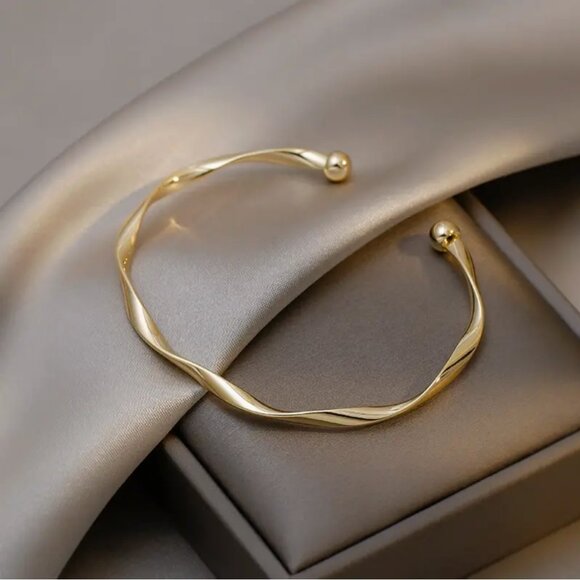 Anthropologie Jewelry - 14K Gold Filled Bangle Bracelet